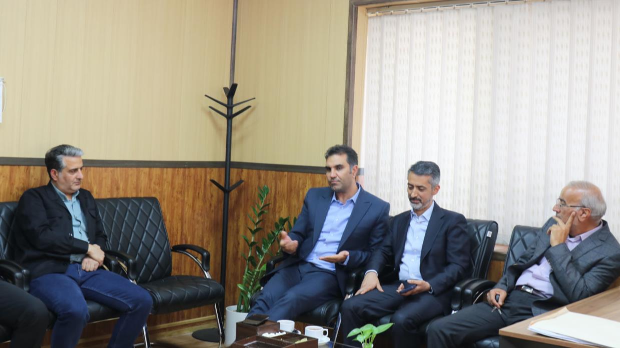 دیدار مدیرعامل جمعیت هلال احمر استان با نماینده مردم اردکان در مجلس شورای اسلامی