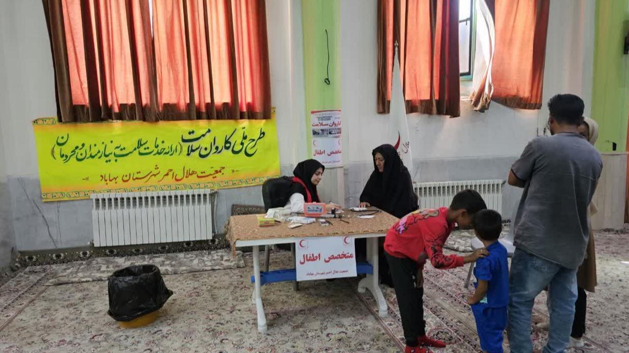 ویزیت رایگان ۱۲۰ نفر از اهالی محمدآباد توسط کاروان سلامت هلالاحمر بهاباد/نذرخدمت برای ارتقای سلامت روستائیان