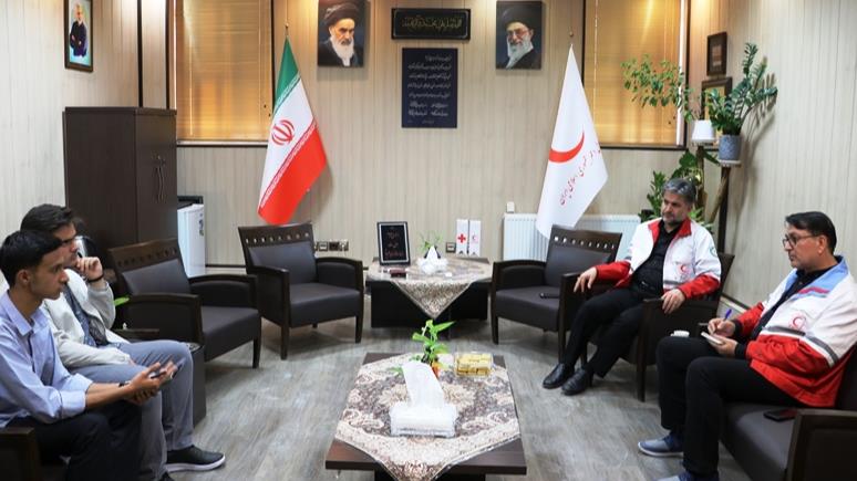 تاکید بر نقش‌آفرینی نسل جوان در فعالیت‌های بشردوستانه؛ نشست هم‌اندیشی دبیر کانون دانش‌آموزی هلال‌احمر با مدیرعامل جمعیت هلال‌احمر استان یزد