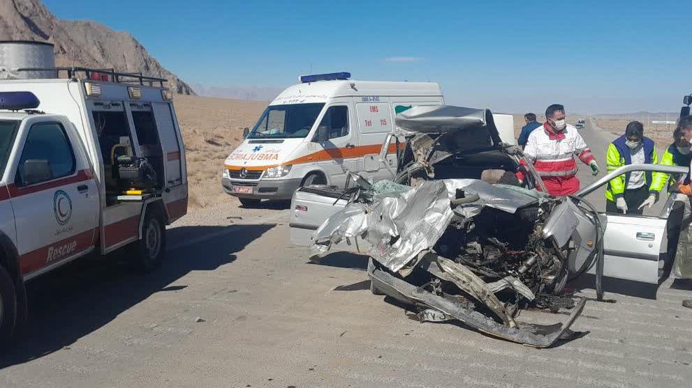 برخورد پژو ۴۰۵ و تریلی در محور تنگچنار مهریز ۲ فوتی برجای گذاشت