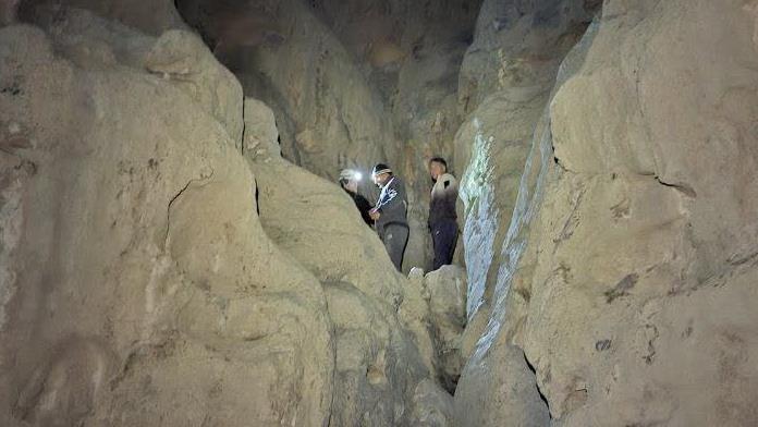 نجات دو کوهنورد گرفتار در دیواره دره گاهان تفت